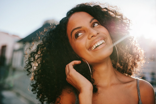 Chebe Powder For Hair: Benefits, Best Products & How To Apply It Correctly